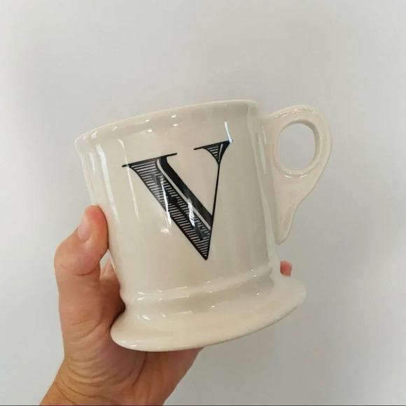 ANTHROPOLOGIE classic monogram mug  V letter - Picture 1 of 4